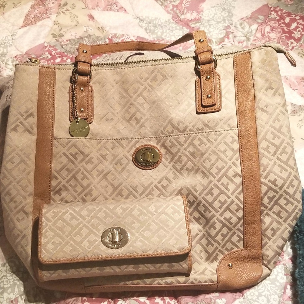 Tommy Hilfiger purse and matching billfold